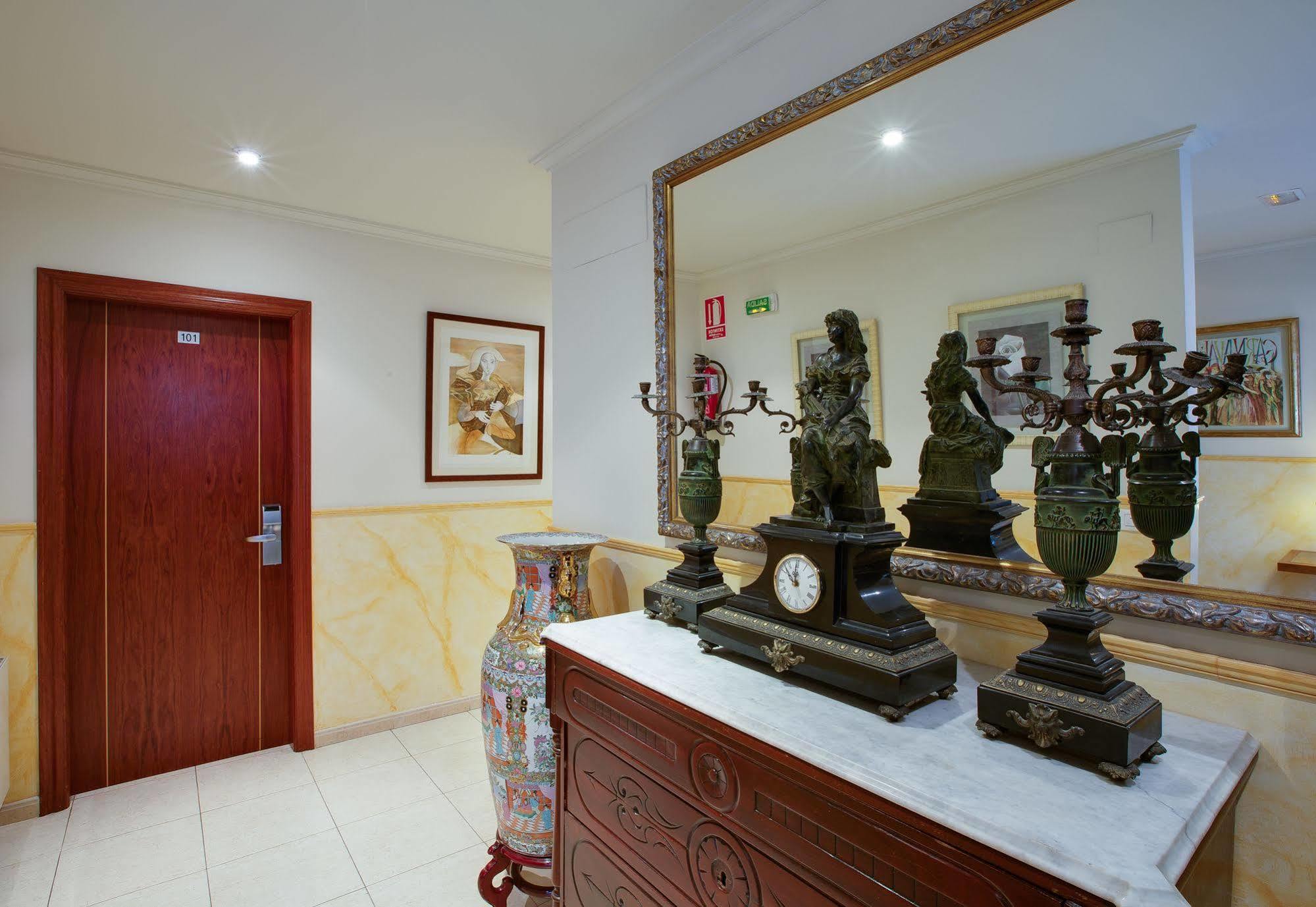 Hostal Forum Villa del Río Екстериор снимка